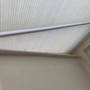 pleated-roof-blinds-essex3-1000